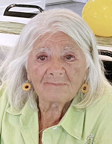 Jo-Ann Woak 1933-2026